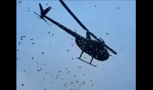 На прохожих в Детройте обрушился «денежный дождь»: с вертолета сбросили тысячи долларов наличными