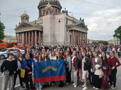 30 выпускников из Мурманской области побывали на фестивале «Алые паруса»