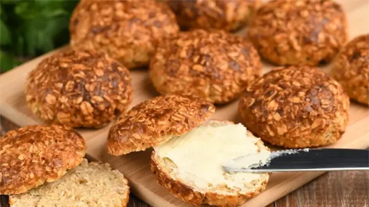 Смешиваю творог с овсянкой — и ароматные булочки к чаю готовы: идеальный перекус за 15 минут