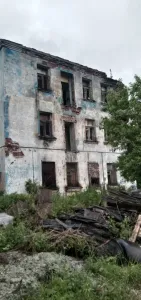 Владельца заброшки в Мурманске привлекут к ответственности за свободный доступ в здание