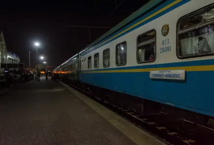 Русская семья села на поезд до Узбекистана — попала в «ненормальный» вагон: что отчебучили проводники