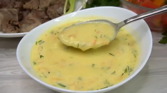 Густой картофельный суп с говяжьей голяшкой «Берх» — мясо тает во рту, а суп съедают до последней ложки