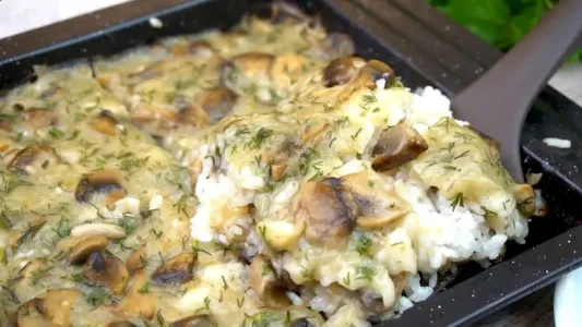 Ни грамма мяса — беру рис и грибы, заливаю ароматным соусом — делюсь рецептом бюджетного ужина на каждый день