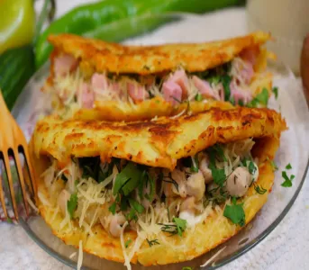 Картофельное тако по-мексикански: минимум ингредиентов, вкусный соус и сочная начинка
