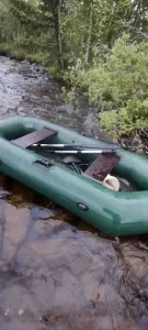 Двое рыбаков получили обморожение во время заплыва по озеру в Мурманской области
