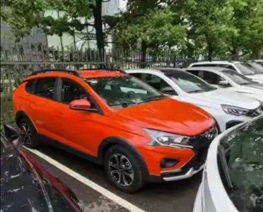 Новую Lada Iskra сняли на видео у дилеров за 2 недели до старта продаж