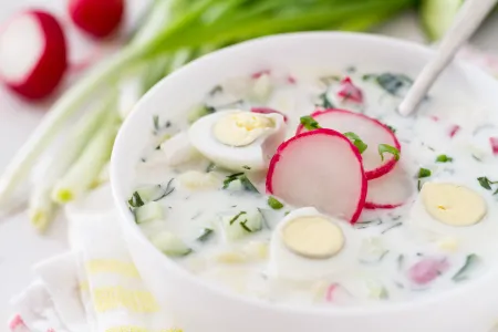 Окрошку на квасе и кефире не готовлю — нашла альтернативу: получается вкуснее и пикантнее