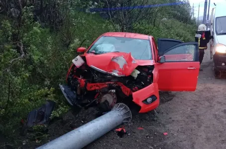 Подросток на Ford Focus въехал в световую опору в Мурманской области
