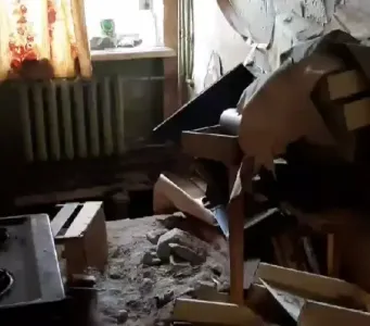 Жителей Мурманской области из-за коммунальной аварии отправили за водой в квартиру без пола