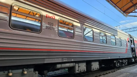 «Могу хоть в трусах, хоть без»: россиянка надеялась на спокойную поездку в купе — но сосед разрушил ее планы