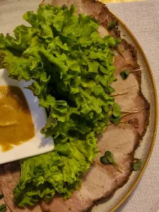 Беру свинину и готовлю в молоке на плите — мясо тает во рту, а соус просто божественный: делюсь отличным рецептом без заморочек