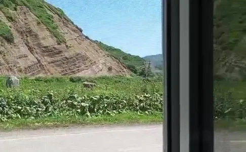 «Где ещё такое увидишь?»: побывавший на Сахалине турист удивился чистоте общественной уборной — туалет с видом на горы порадовал