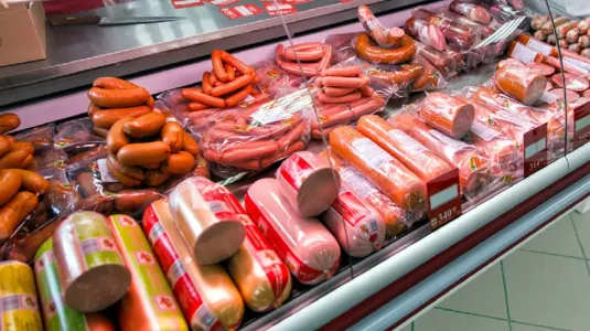 «Вредно для здоровья»: доктор Мясников призвал маркировать колбасу отметкой об угрозе