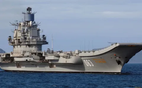 Ремонт крейсера Северного флота «Адмирал Кузнецов» приостановлен