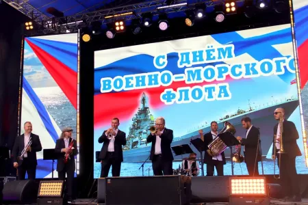 В Североморске Мурманской области отменили контракт на установку сцены на День ВМФ и опубликовали новый на меньшую сумму