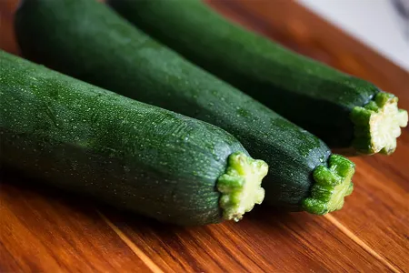 Делаю гренки с кабачком каждое утро — получается вкуснее обычных: сочная шапочка сверху и нежная основа снизу
