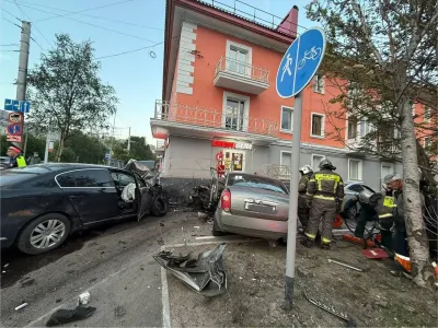В аварии на перекрестке в Мурманске пострадали четыре человека