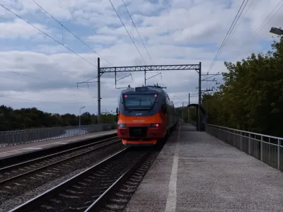 Хамоватая попутчица в купе заняла все крючки: как поступил пассажир РЖД — проводник лишь развел руками