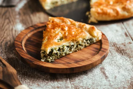 Готовлю пирог из щавеля и сыра — не начинка, а просто «бомба»: вкусовой восторг обеспечен