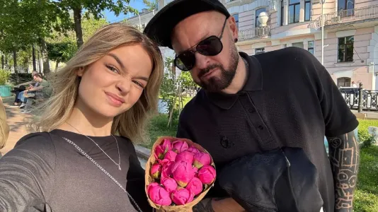 «Он уже старый»: недавно окончившая школу 18-летняя жена Марка Горобца, разменявшего «полтинник», пошутила над мужем и сразу же удалила пост