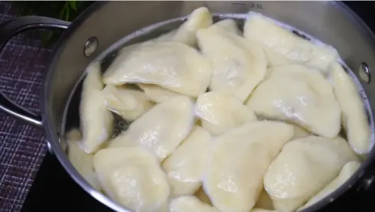 Необычные вареники с «начинкой в начинке» — намного вкуснее магазинных полуфабрикатов