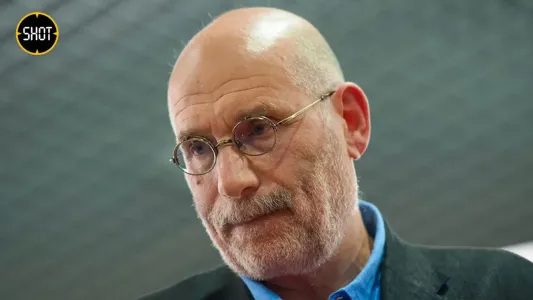Писатель Акунин* приговорен к 10 годам колонии строгого режима и это еще не все: в чем обвиняют беглого литератора