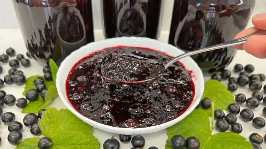 Проверила — вкуснее нет: варенье из смородины за 20 минут — ягодки не в сиропе, а в сладком желе