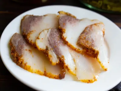 Секретный способ засолки сала, который рассказал ещё дед: всегда вкусно и без лишней суеты