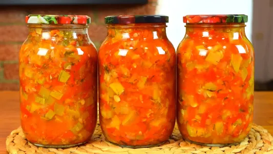 Вкуснее икры — из кабачков заготавливаю только юрчу: банки прячу — семья норовит всё «смести» до зимы