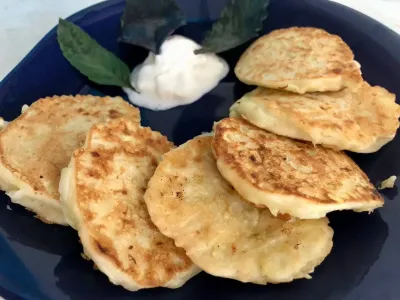 Беру рис, сыр и яйца — готовлю вкусные рисовые оладьи — хрустящие снаружи и нежные внутри