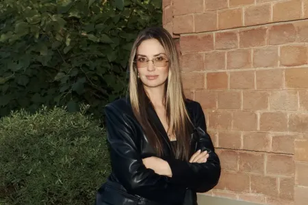 «Зато не жарко»: беременная Муцениеце показала себя без волос