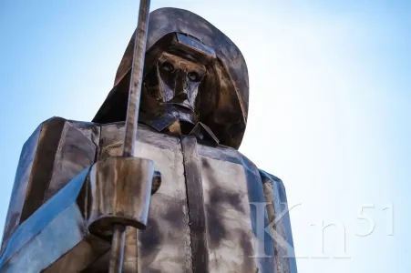 В Мурманской области установили скульптуру металлурга