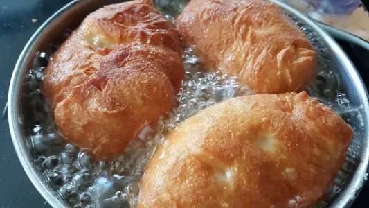Россиянин нашел в Узбекистане пирожки с мясом за 6 рублей — не смог отказаться от дегустации: без обмана не обошлось