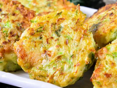Никакой лишней воды, сочное мясо — мой способ приготовления кабачково-куриных оладий: и даже на следующий день остаются сочными и вкусными