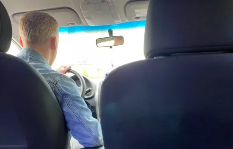 Новые медицинские ограничения на вождение авто вводятся в России с 1 сентября 2025 года: депутат Огуль рассказал, кто окажется в обновлённом перечне лишенцев