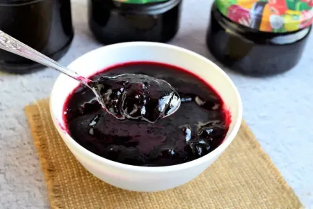 Варенье-желе из черной смородины «11 стаканов» за 5 минут — вкусное и упругое, а не жидкое, как компот