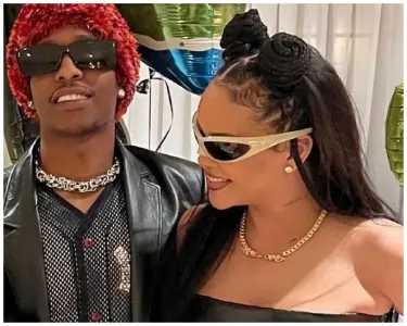 Рианна и рэпер A$AP Rocky стали родителями в третий раз: в Сети появилось трогательное фото