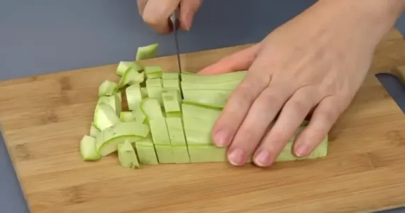 Мясо «рядом не стояло»: бросаю на сковороду кабачки и куриную печень — на выходе получаю ресторанное блюдо
