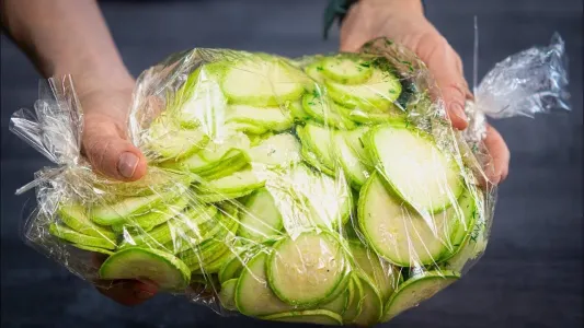 Кабачки летом не жарю и не запекаю — нашла способ в 100 раз вкуснее: едим и на обед, и на ужин