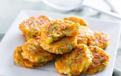 Жарю к ужину оладьи из кабачков — и мяса не надо, настолько вкусные: проще рецепта нет