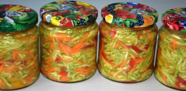Делаю кабачки по-корейски уже много лет — семья выметает все банки еще до Нового года
