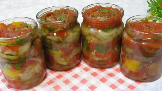 Готовлю салат из овощей на зиму — а заготовка улетает уже летом: сытно, вкусно и без уксуса