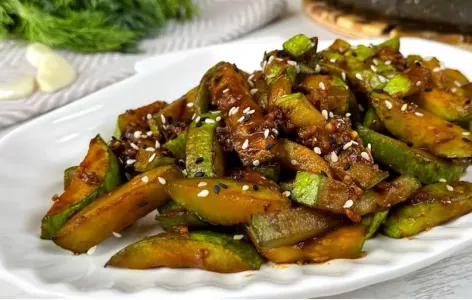 Невероятно вкусные кабачки под азиатским соусом: экзотическую закуску сметают за 3 минуты — дети громко требуют добавку