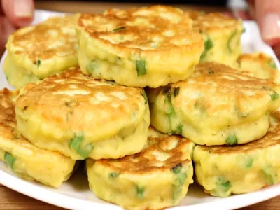 Оладушки из кабачкового сока — такие вкусные, что не успеваю снять со сковородки, как их уже нет