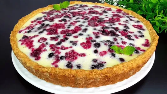 Ягоды только для такого пирога и покупаю: в 100 раз вкуснее тортов и чизкейков — но быстро и бюджетно