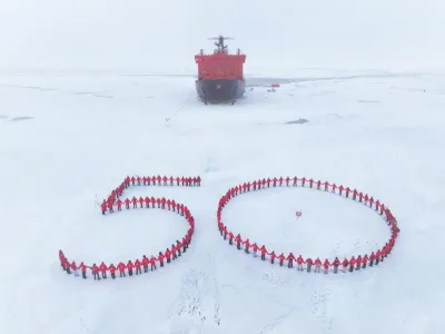 Ледокол «50 лет Победы» отправится из Мурманска на Северный полюс со школьниками на борту