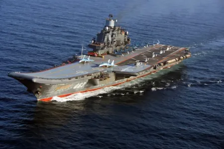 «Его уже нет смысла ремонтировать»: глава ВТБ допустил возможную утилизацию авианосца «Адмирал Кузнецов»