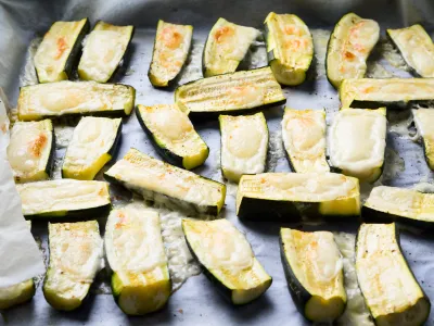 Кабачки готовлю без капли масла — получаются с хрустящей корочкой: рецепт прямиком из Франции