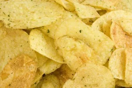 Чипсы со вкусом 9-вольтовой батарейки появились в продаже: голландский производитель обещает вкус ностальгии в каждом снеке