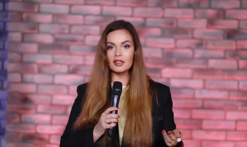 64-летняя звезда Первого канала Екатерина Андреева поразила фанатов впечатляющим декольте